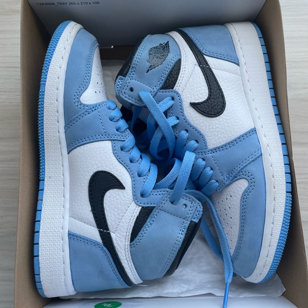 COPY - Jordan 1 university blue size 4Y